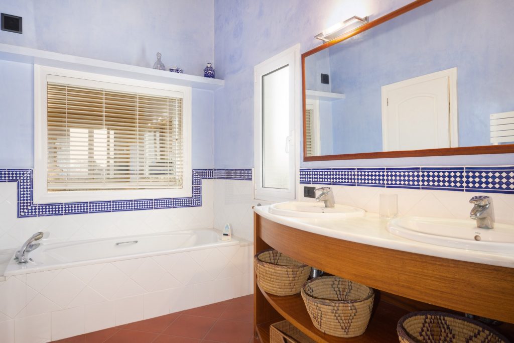 23. Cuarto de baño 1
