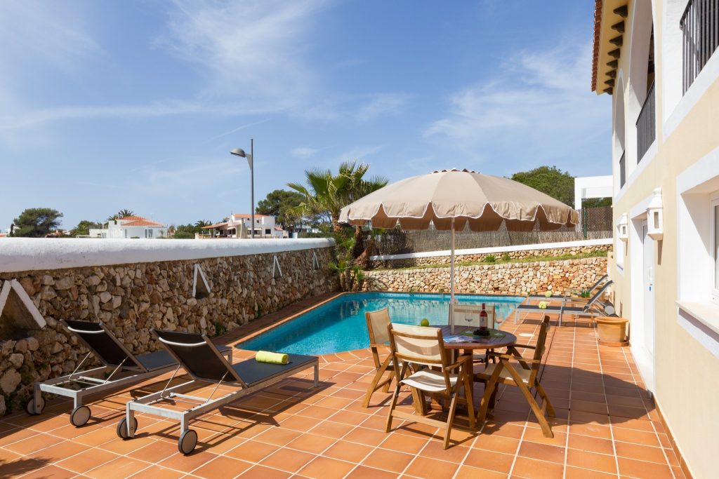 5. Terraza y piscina